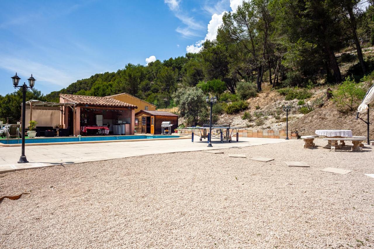 Appartement Avec Piscine Et Cuisine Roquefort-la-Bedoule Exterior photo